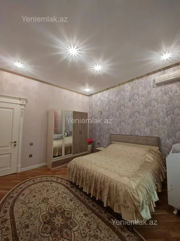 Satılır 6 otaqlı həyət evi 300 m²