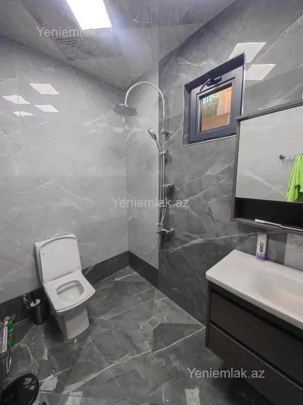 Satılır 6 otaqlı həyət evi 300 m²