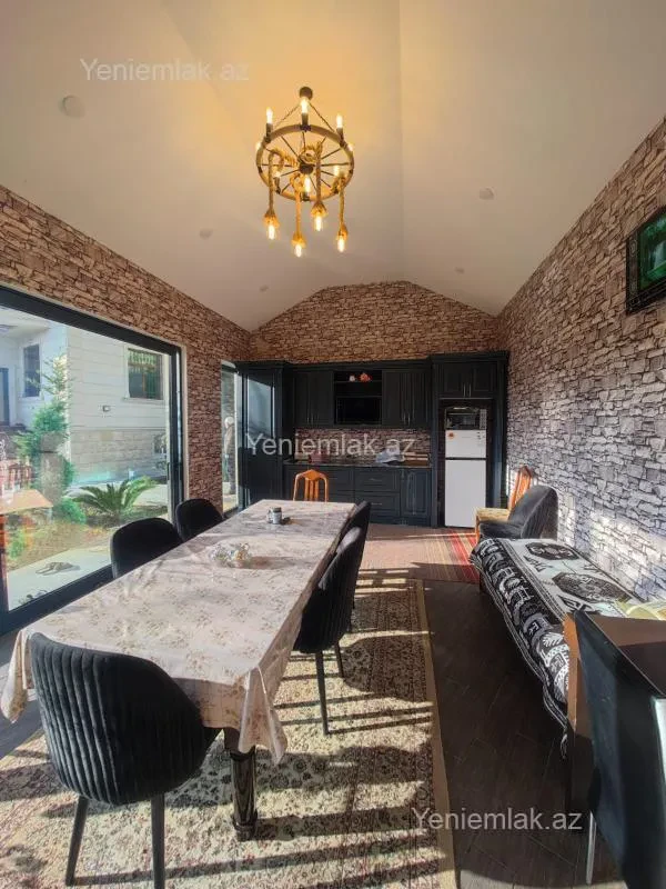 Satılır 6 otaqlı həyət evi 300 m²