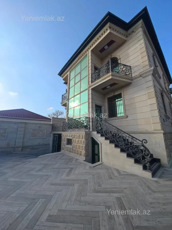 Satılır 6 otaqlı həyət evi 300 m²