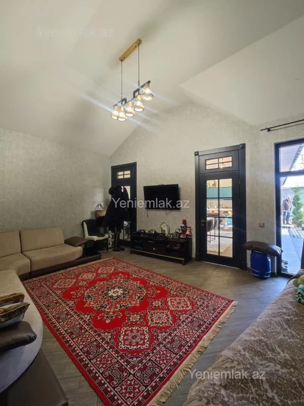 Satılır 6 otaqlı həyət evi 300 m²