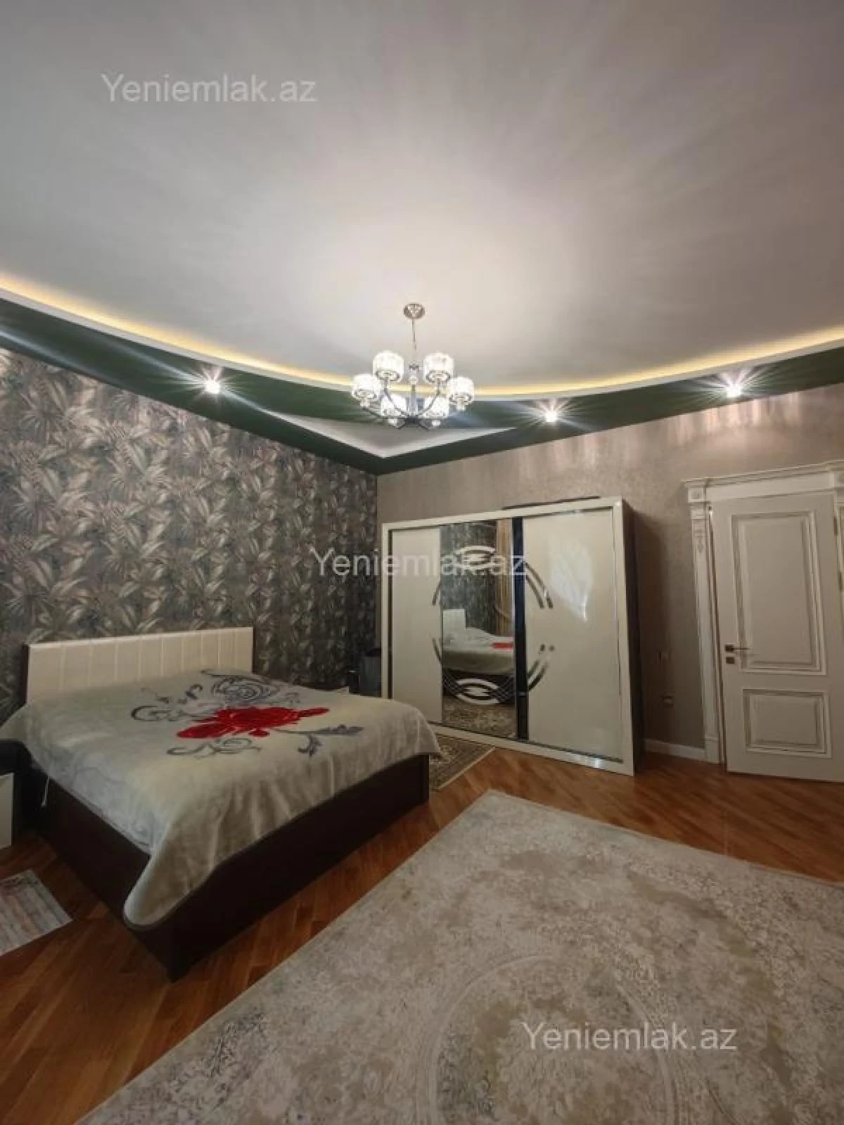 Satılır 6 otaqlı həyət evi 300 m²