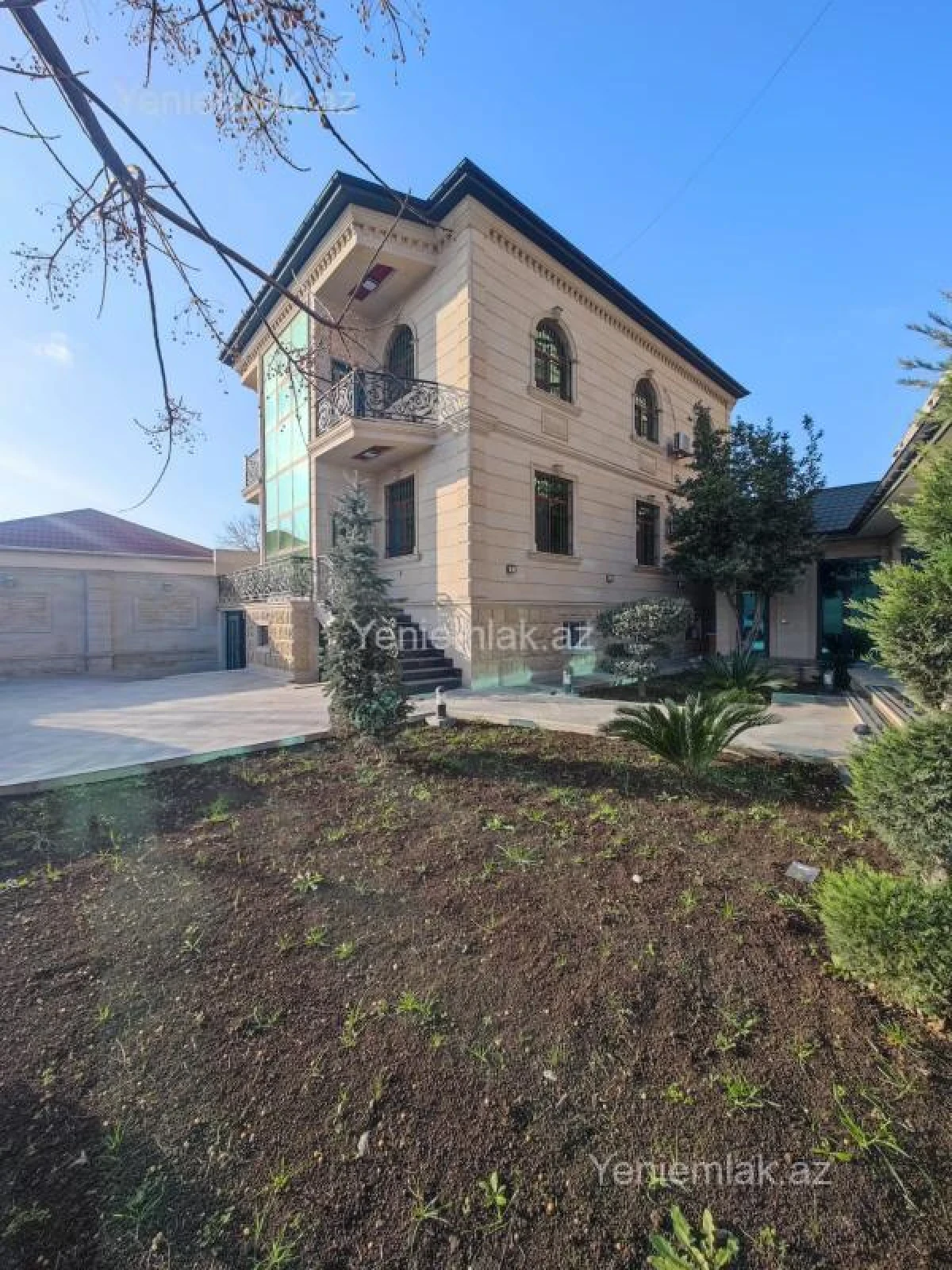Satılır 6 otaqlı həyət evi 300 m²