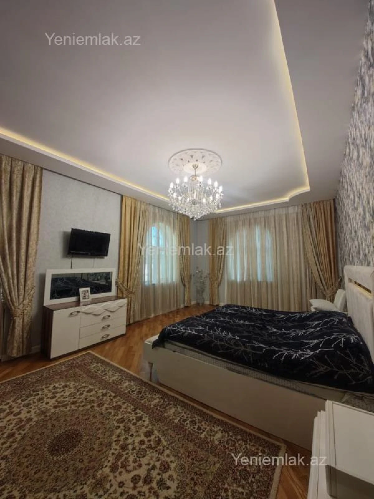 Satılır 6 otaqlı həyət evi 300 m²