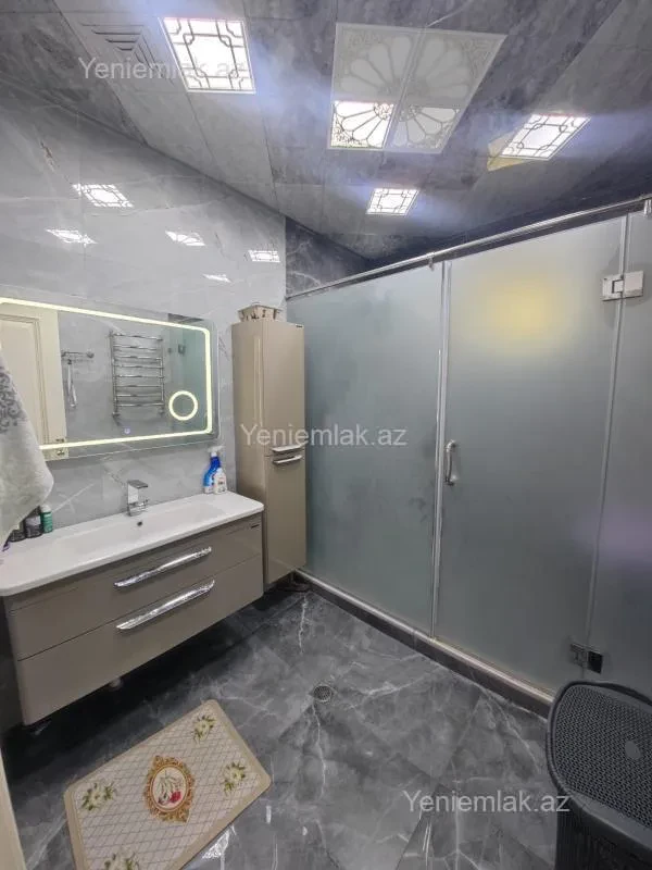 Satılır 6 otaqlı həyət evi 300 m²