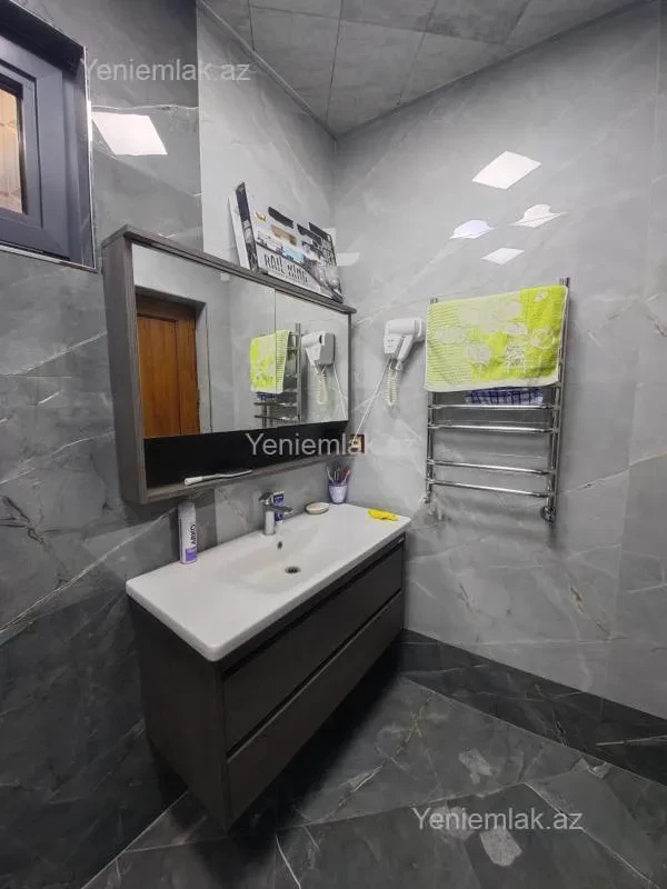Satılır 6 otaqlı həyət evi 300 m²