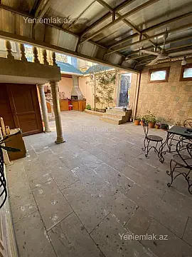 Satılır 6 otaqlı həyət evi 200 m²