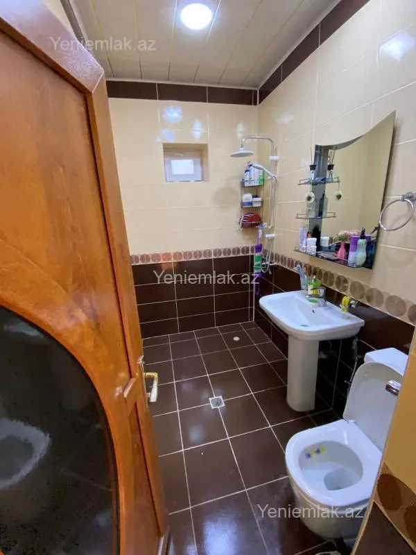Satılır 6 otaqlı həyət evi 200 m²