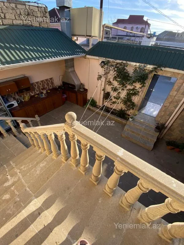 Satılır 6 otaqlı həyət evi 200 m²