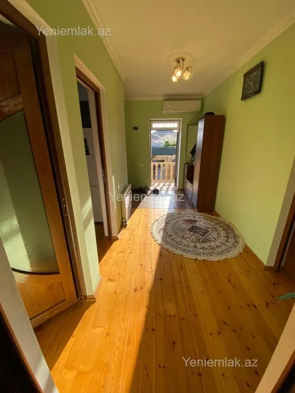 Satılır 6 otaqlı həyət evi 200 m²