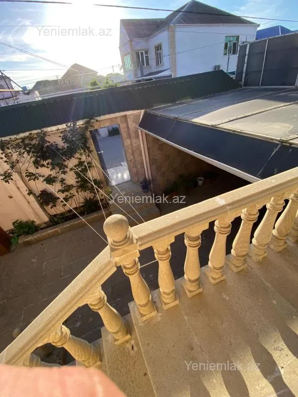 Satılır 6 otaqlı həyət evi 200 m²