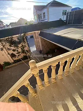 Satılır 6 otaqlı həyət evi 200 m²