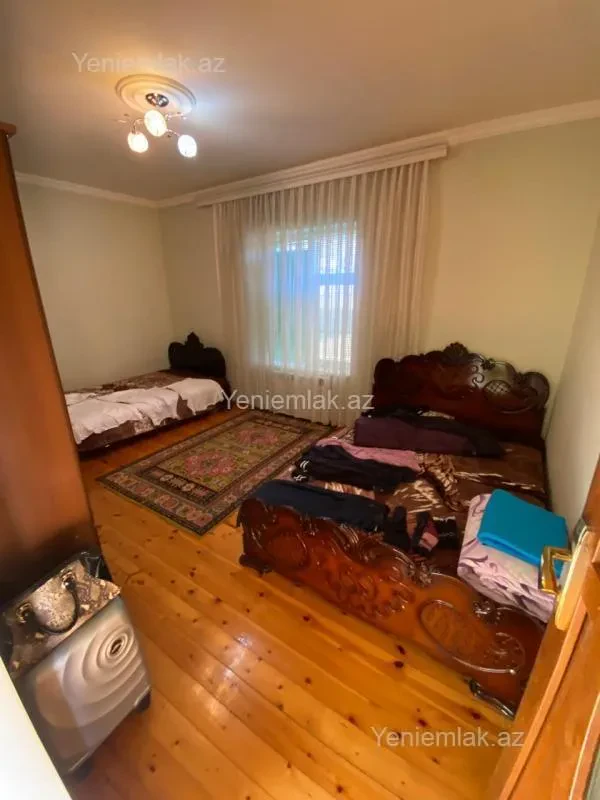 Satılır 6 otaqlı həyət evi 200 m²