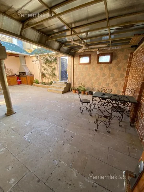 Satılır 6 otaqlı həyət evi 200 m²