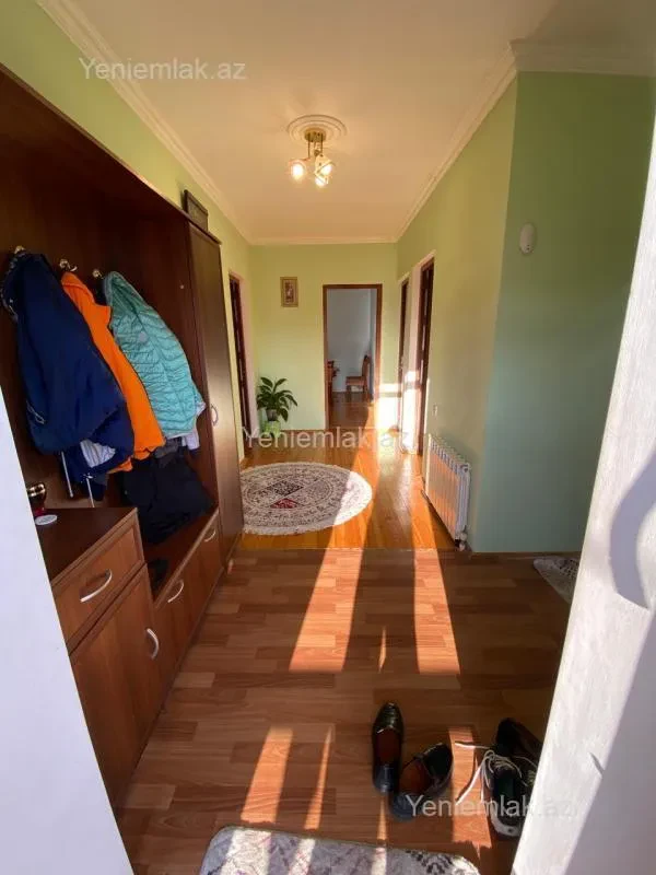 Satılır 6 otaqlı həyət evi 200 m²