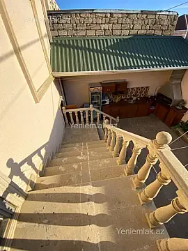 Satılır 6 otaqlı həyət evi 200 m²