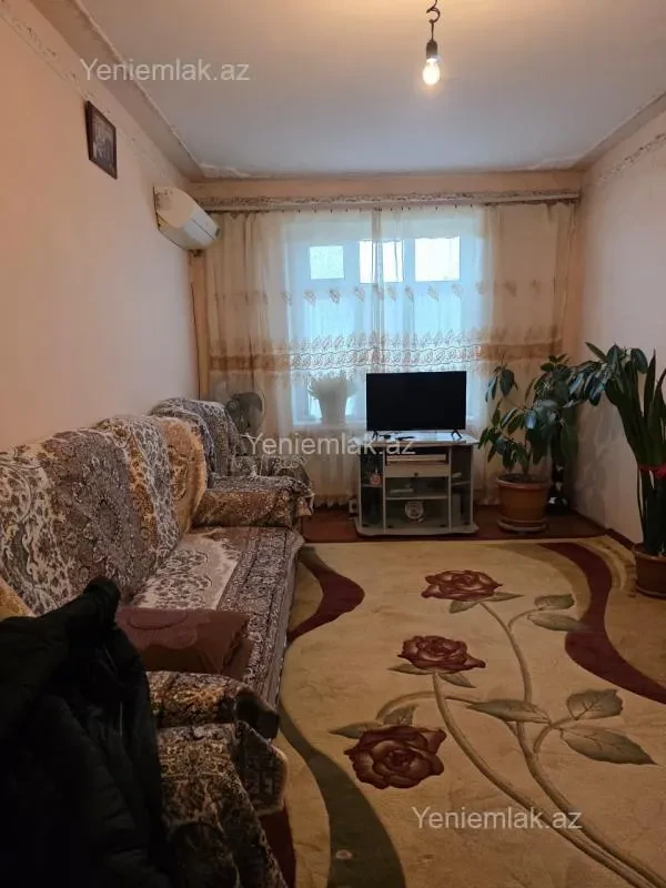 Satılır 3 otaqlı köhnə tikili 80 m²