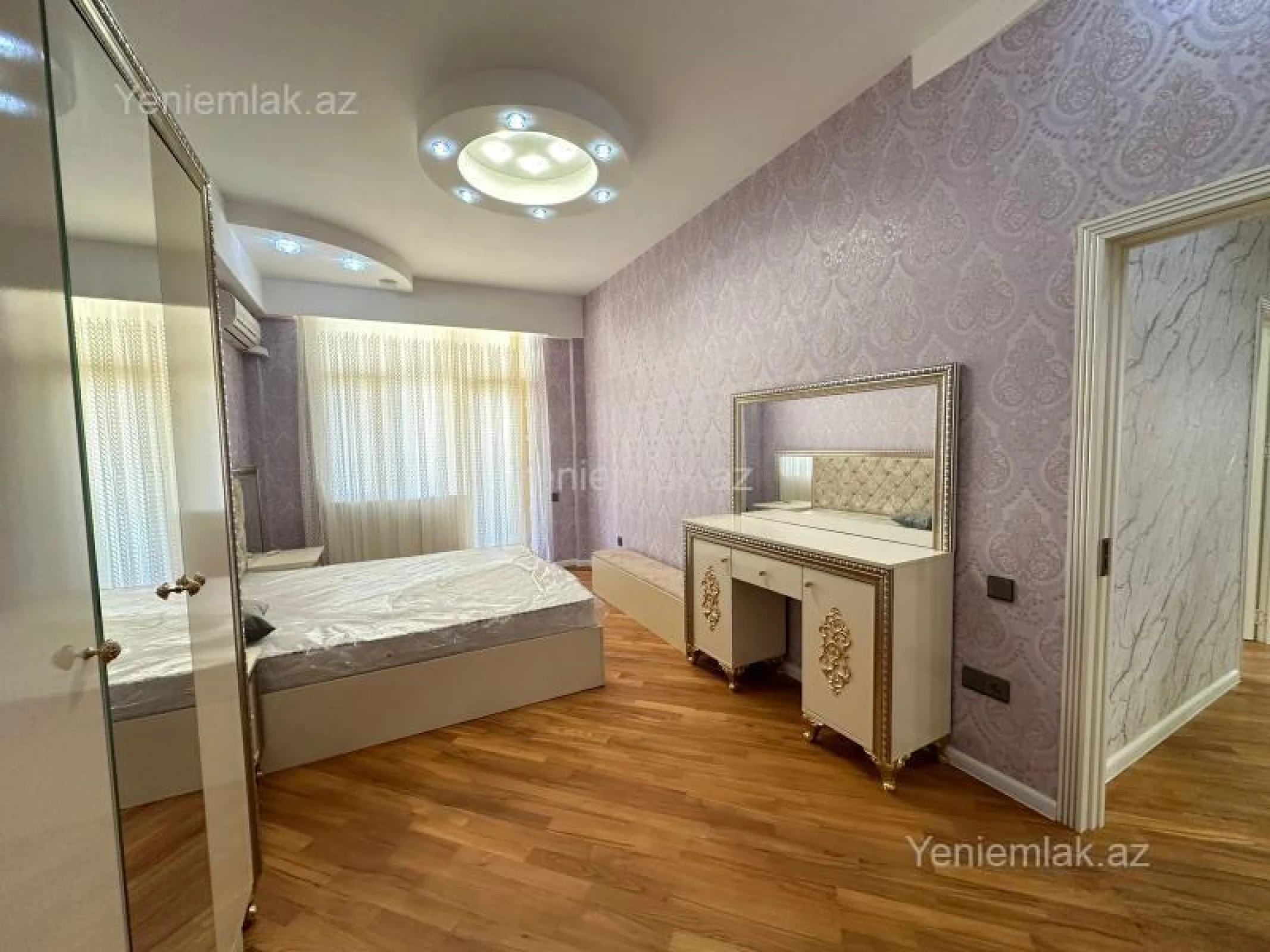 Satılır 3 otaqlı yeni tikili 130 m²