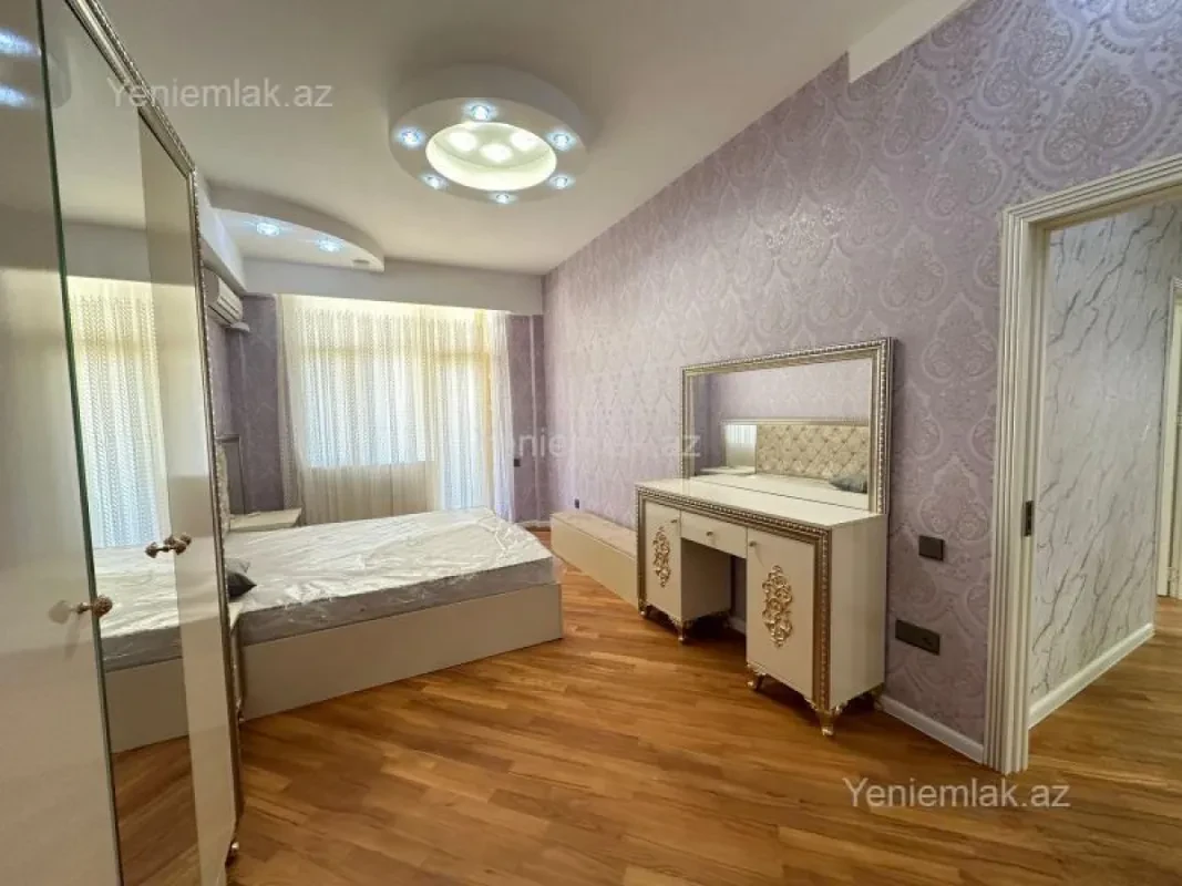 Satılır 3 otaqlı yeni tikili 130 m²