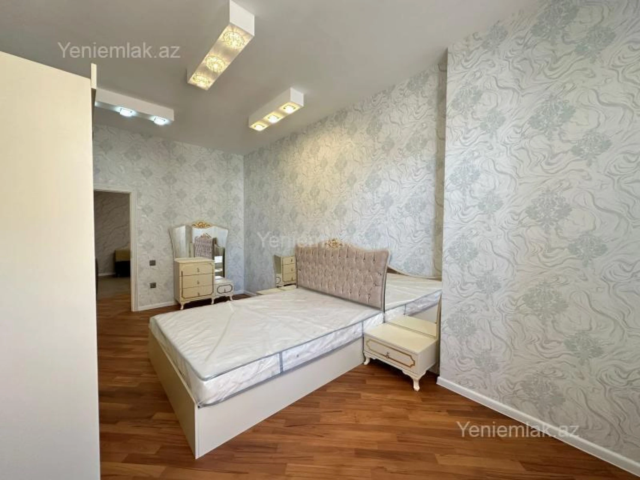 Satılır 3 otaqlı yeni tikili 130 m²