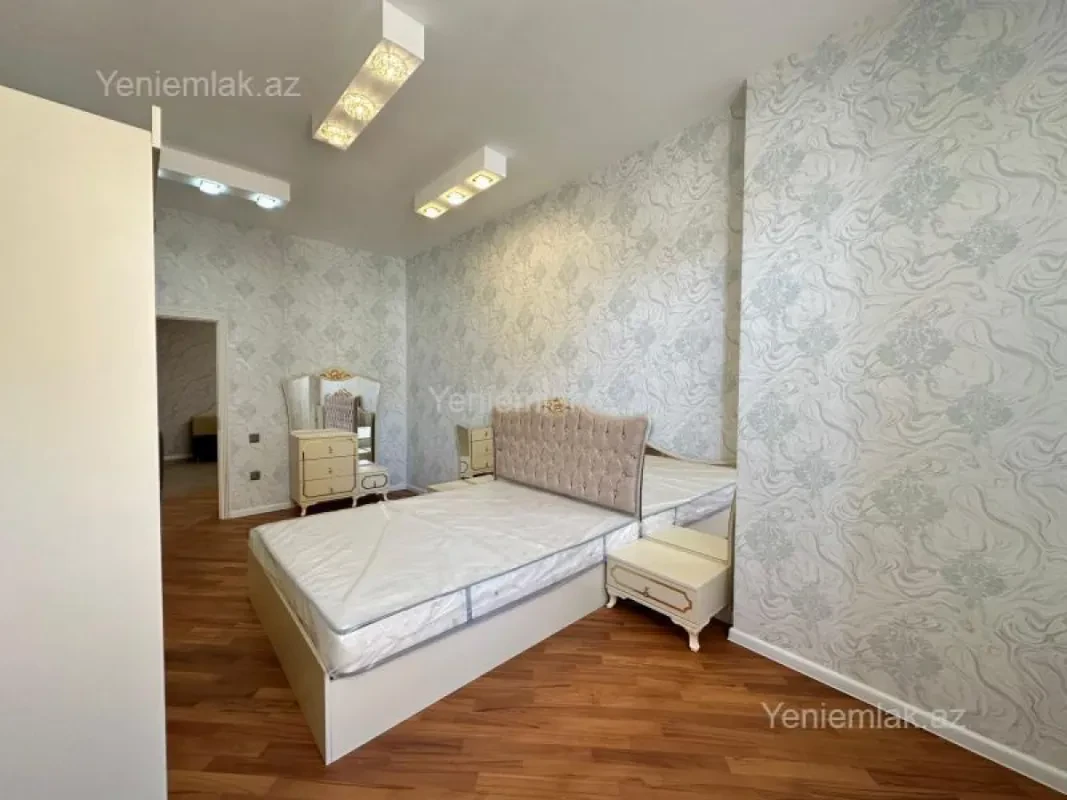 Satılır 3 otaqlı yeni tikili 130 m²