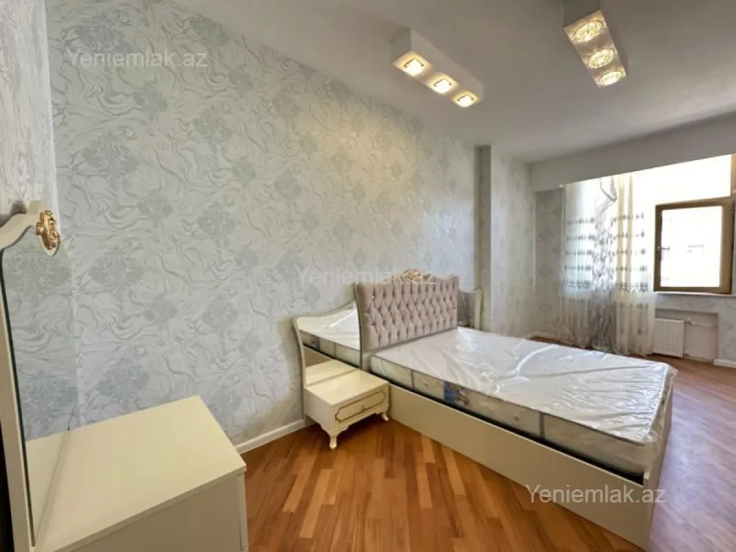 Satılır 3 otaqlı yeni tikili 130 m²
