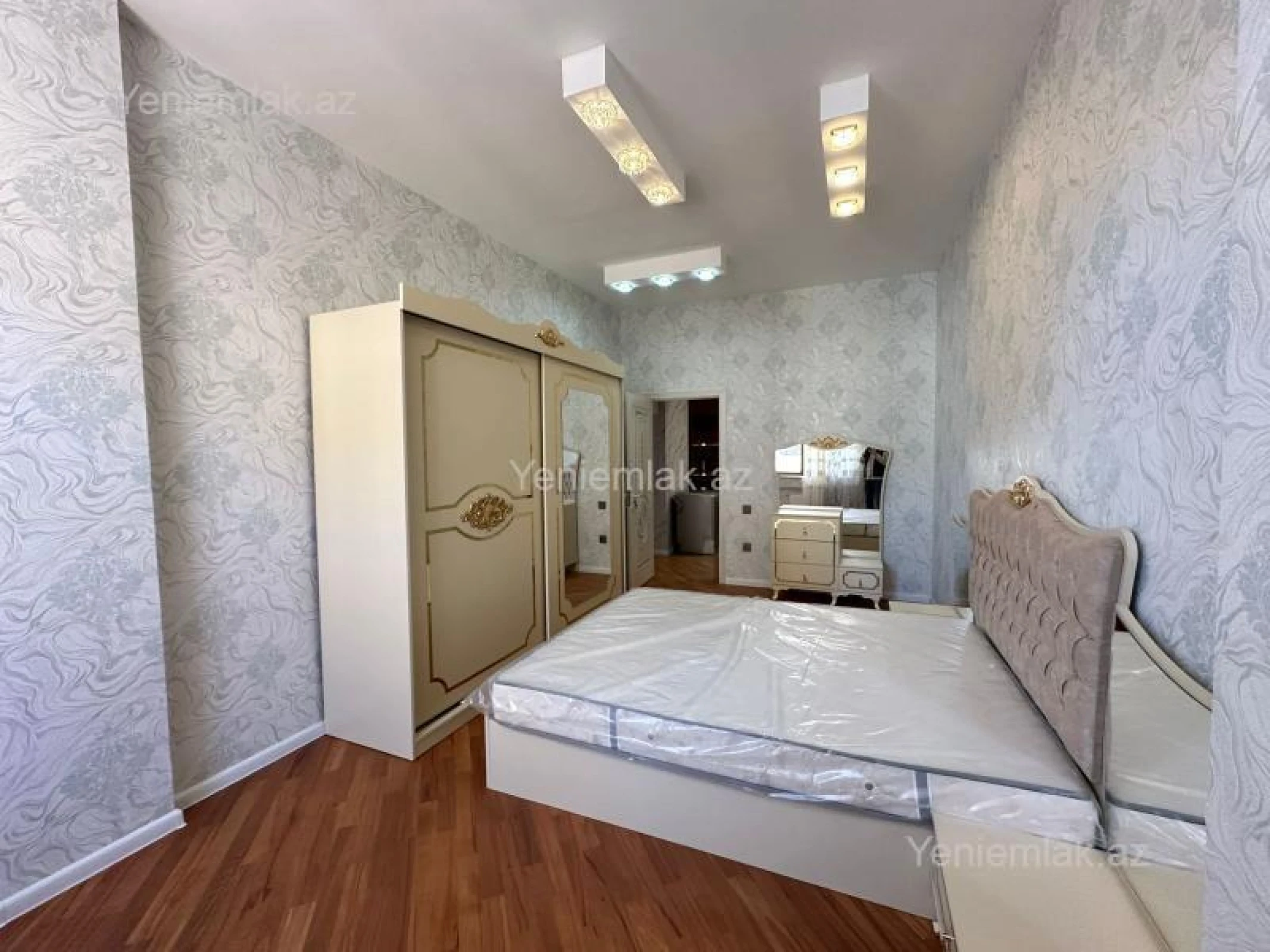 Satılır 3 otaqlı yeni tikili 130 m²