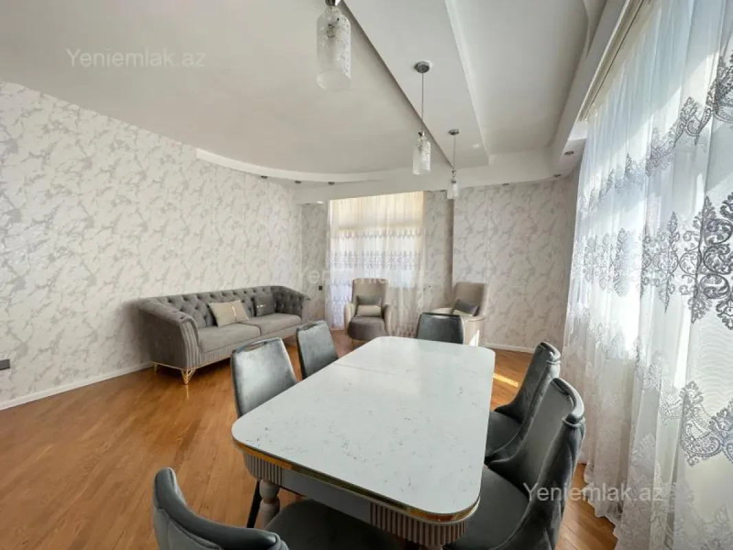 Satılır 3 otaqlı yeni tikili 130 m²