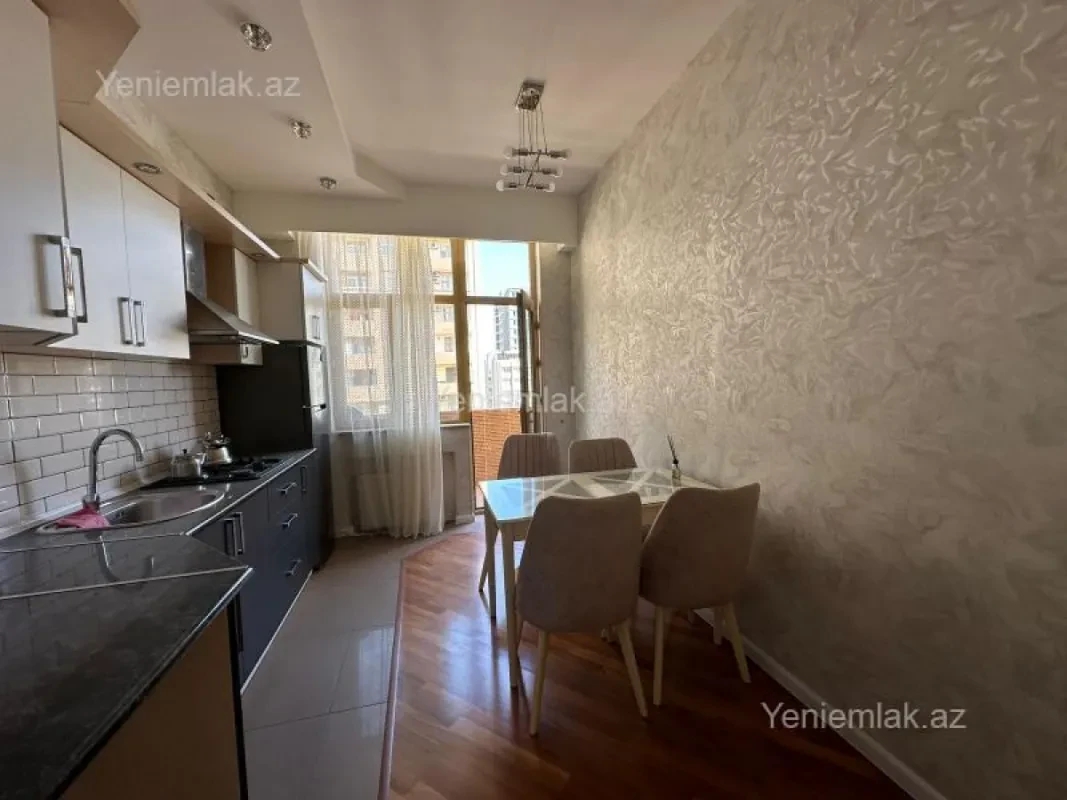 Satılır 3 otaqlı yeni tikili 130 m²