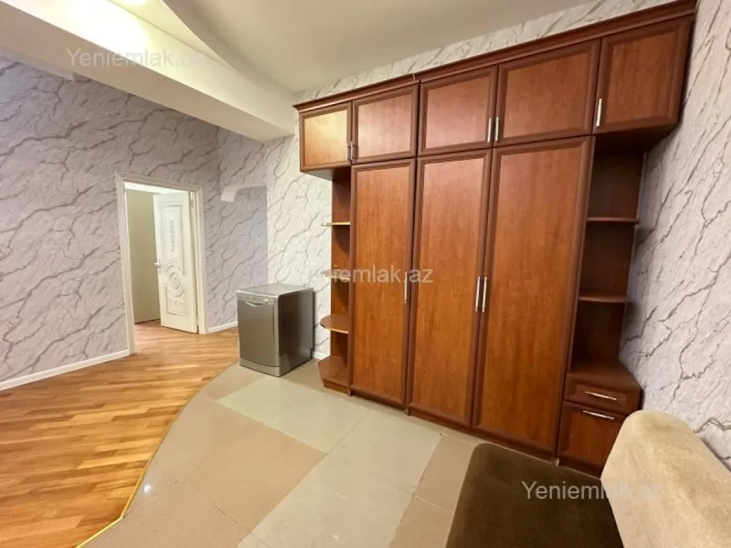 Satılır 3 otaqlı yeni tikili 130 m²
