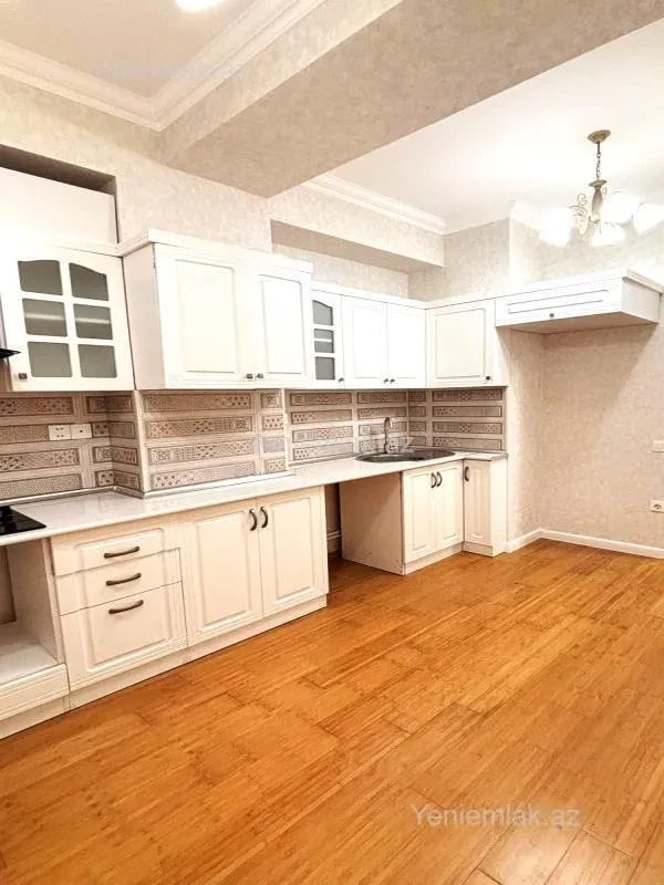 Satılır 2 otaqlı yeni tikili 80 m²