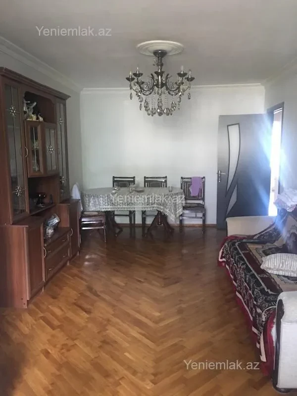 Satılır 3 otaqlı köhnə tikili 70 m²