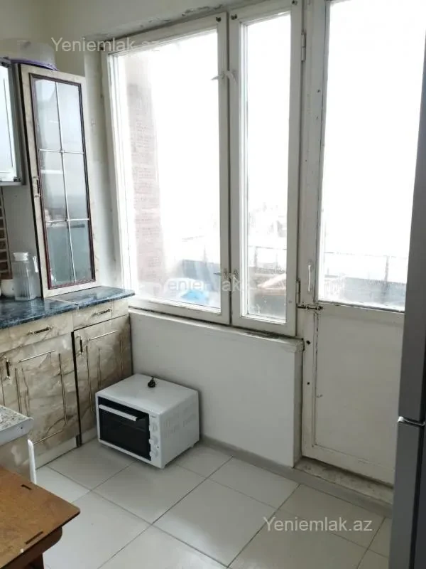 Satılır 2 otaqlı köhnə tikili 65 m²