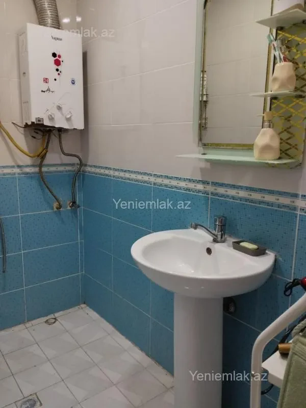 Satılır 2 otaqlı köhnə tikili 65 m²
