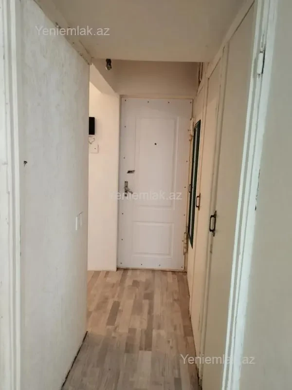 Satılır 2 otaqlı köhnə tikili 65 m²