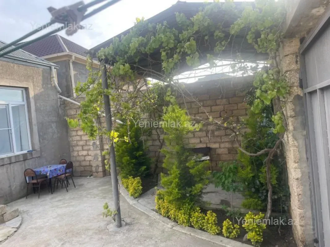 Satılır 4 otaqlı həyət evi 100 m²