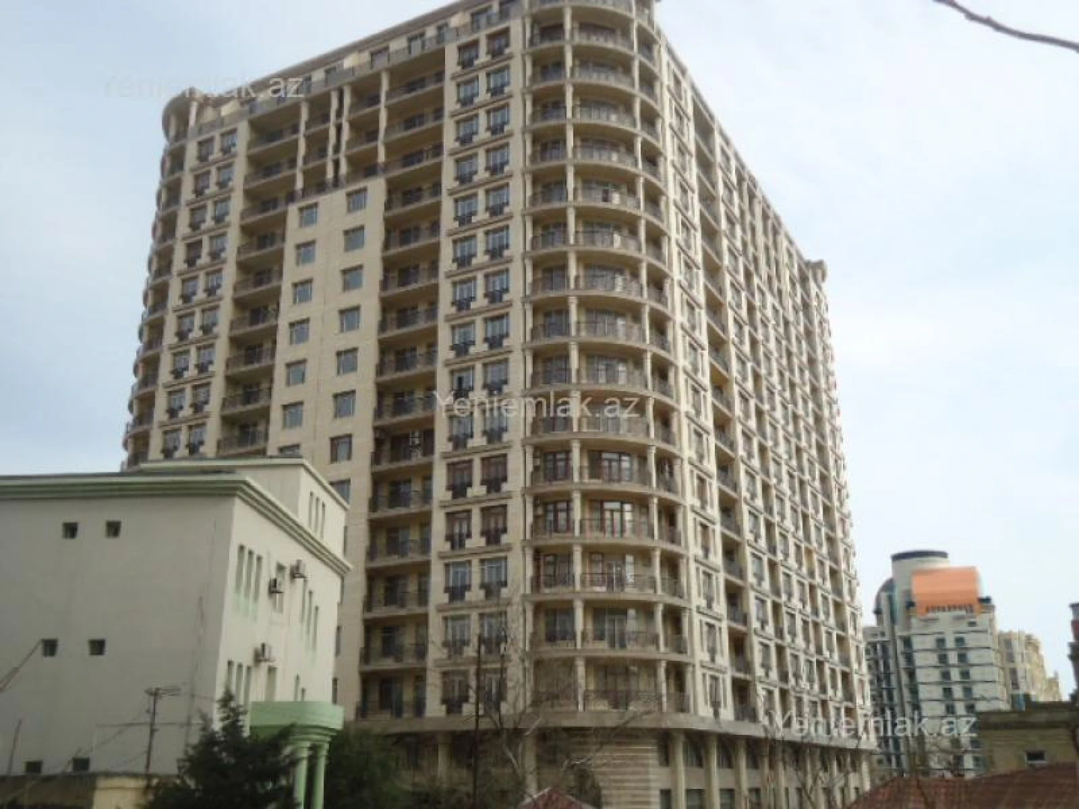Satılır 4 otaqlı yeni tikili 250 m²