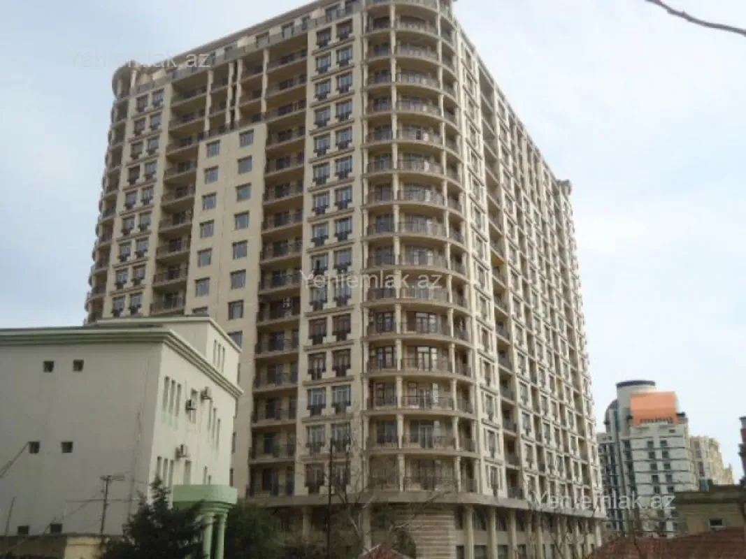 Satılır 4 otaqlı yeni tikili 250 m²