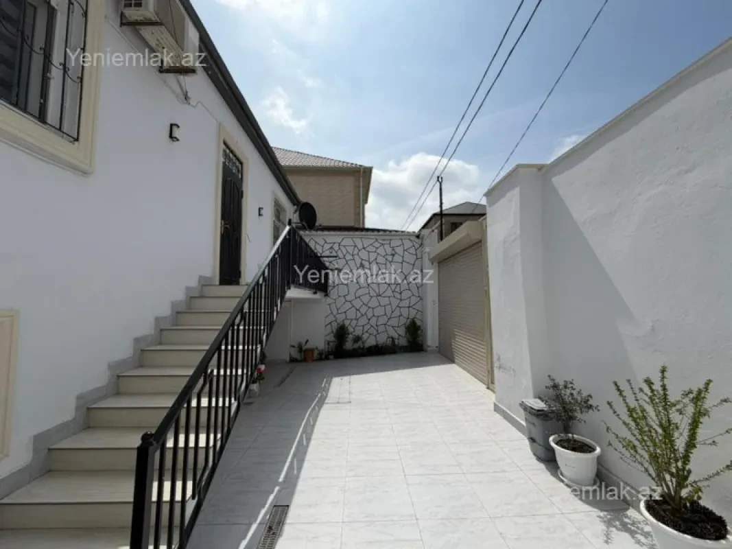 Satılır 3 otaqlı həyət evi 200 m²