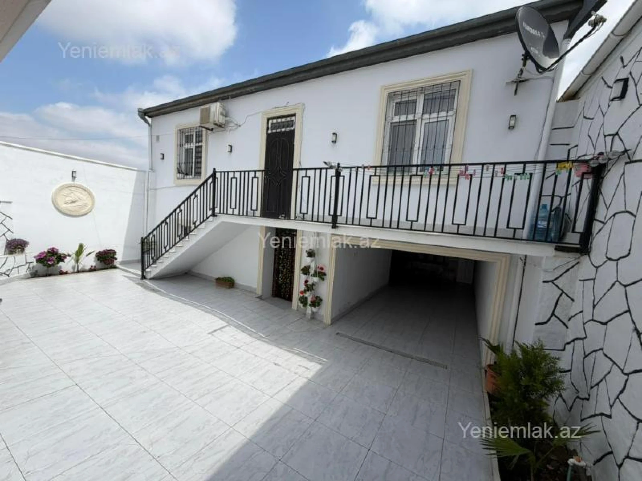 Satılır 3 otaqlı həyət evi 200 m²