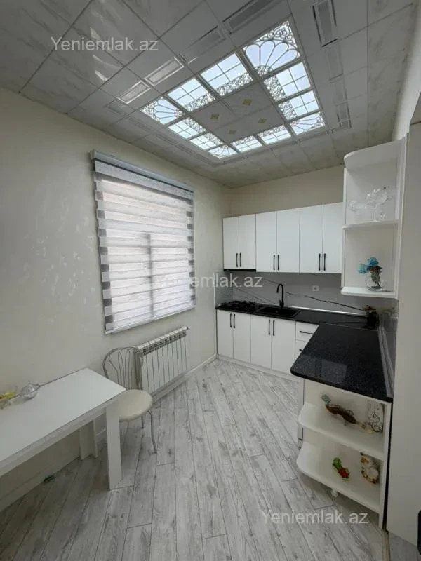 Satılır 3 otaqlı həyət evi 200 m²
