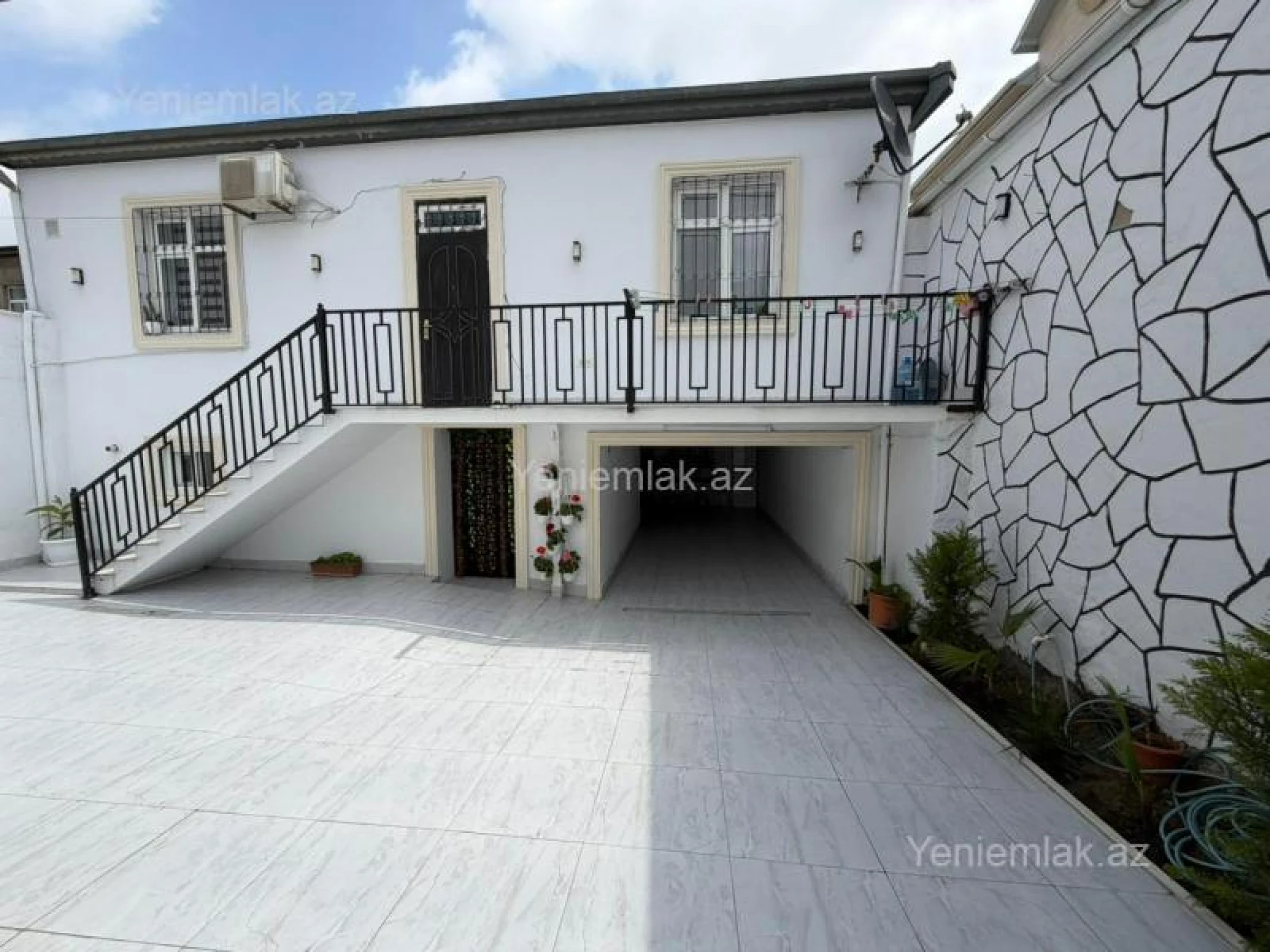 Satılır 3 otaqlı həyət evi 200 m²
