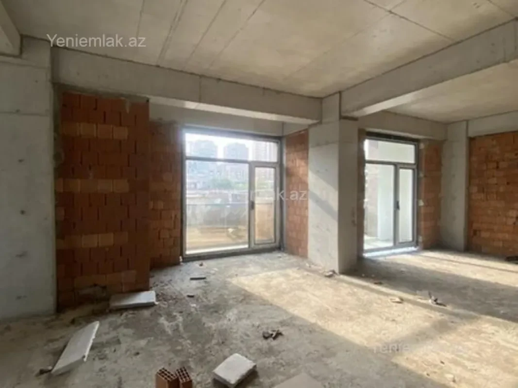 Satılır 5 otaqlı yeni tikili 270 m²
