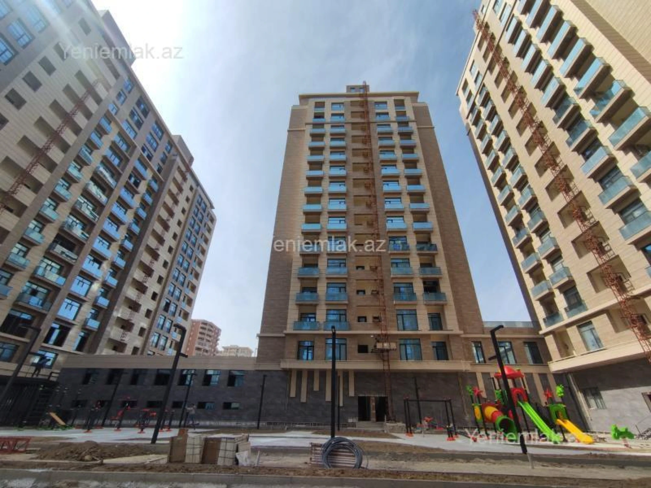 Satılır 5 otaqlı yeni tikili 270 m²