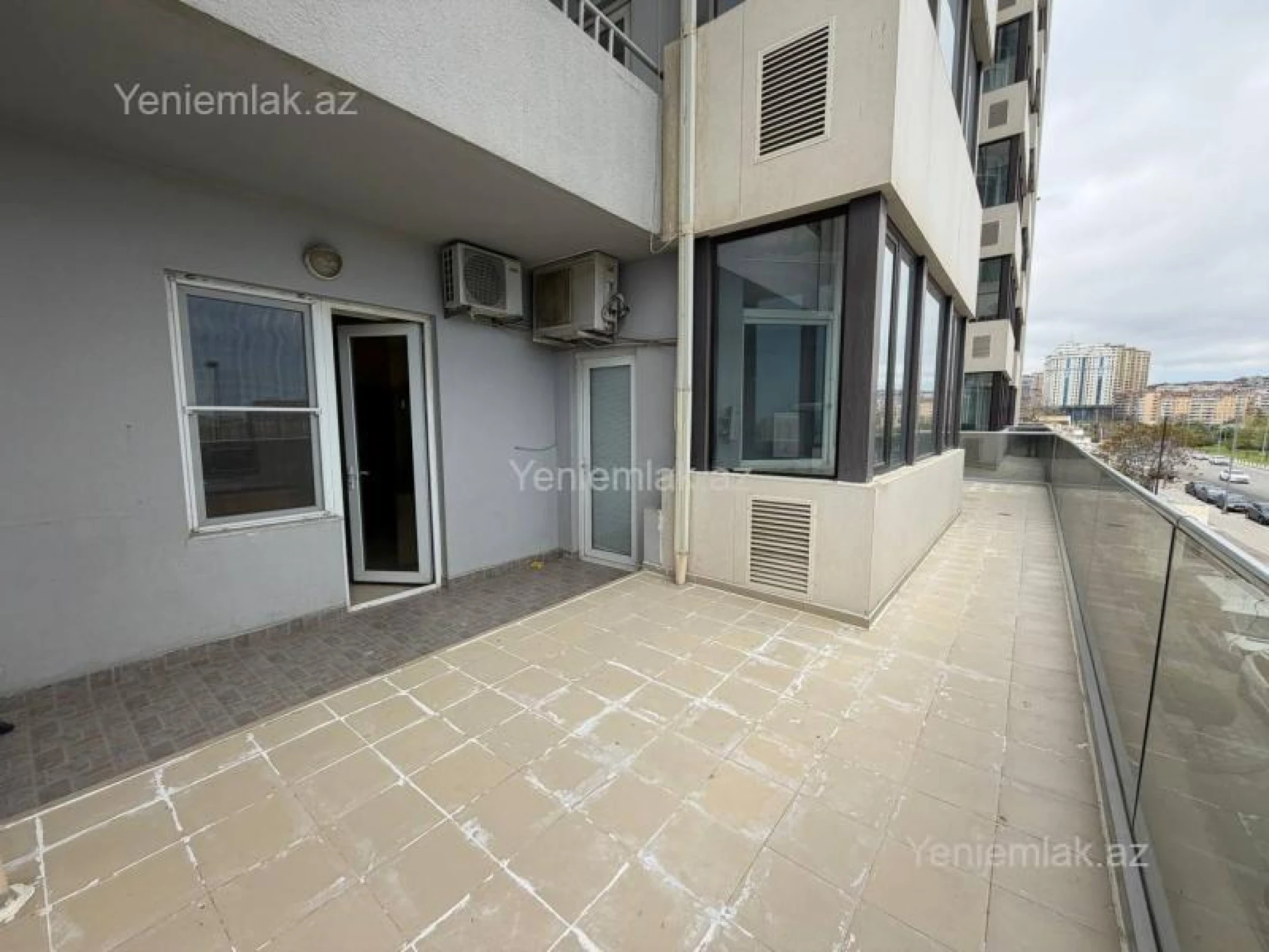 Satılır 5 otaqlı köhnə tikili 160 m²