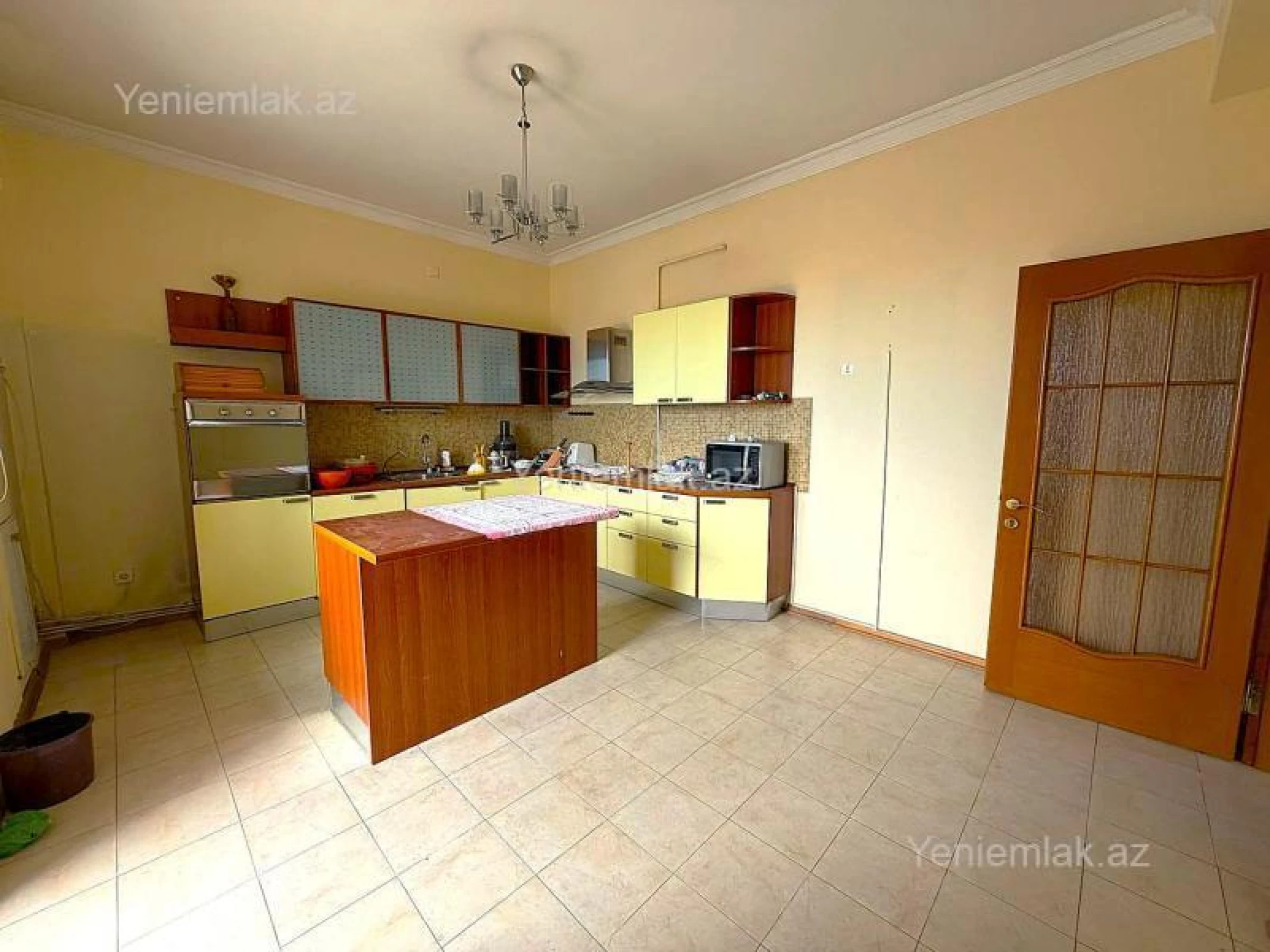 Satılır 5 otaqlı köhnə tikili 160 m²