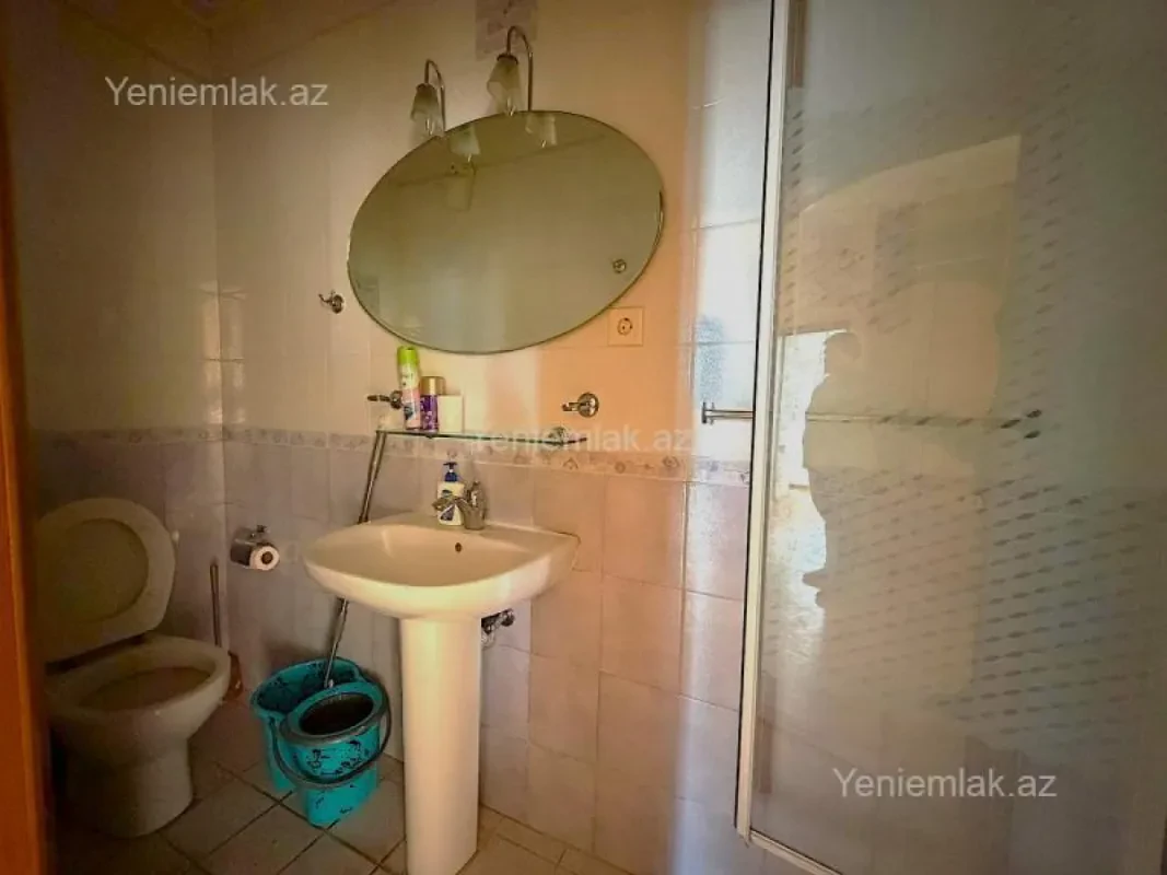 Satılır 5 otaqlı köhnə tikili 160 m²