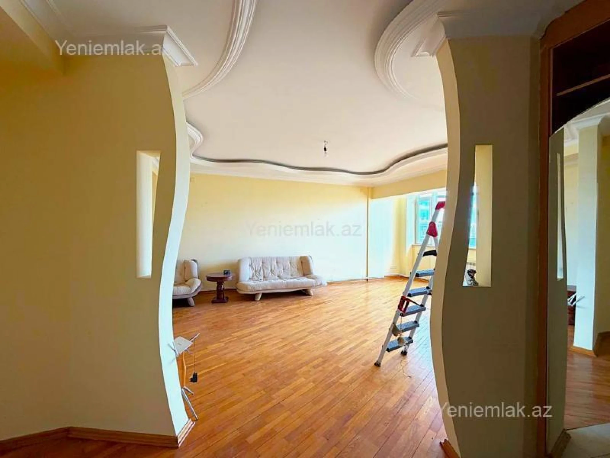 Satılır 5 otaqlı köhnə tikili 160 m²