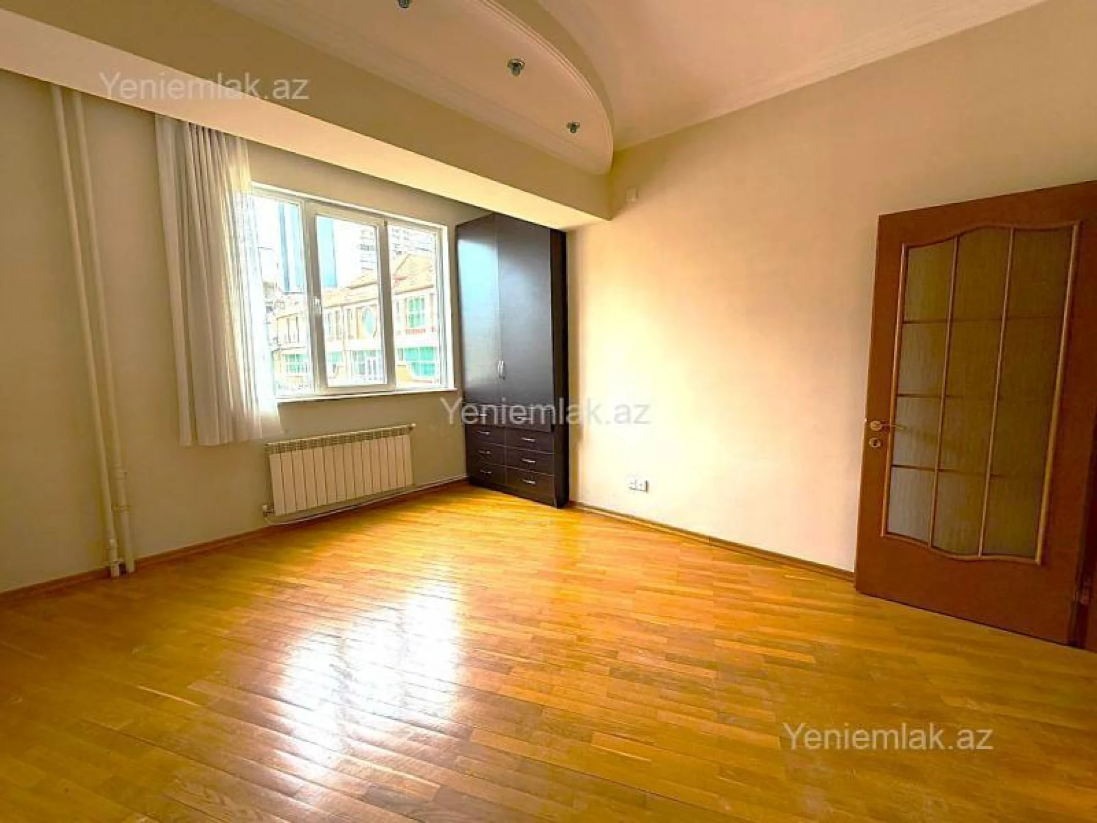 Satılır 5 otaqlı köhnə tikili 160 m²