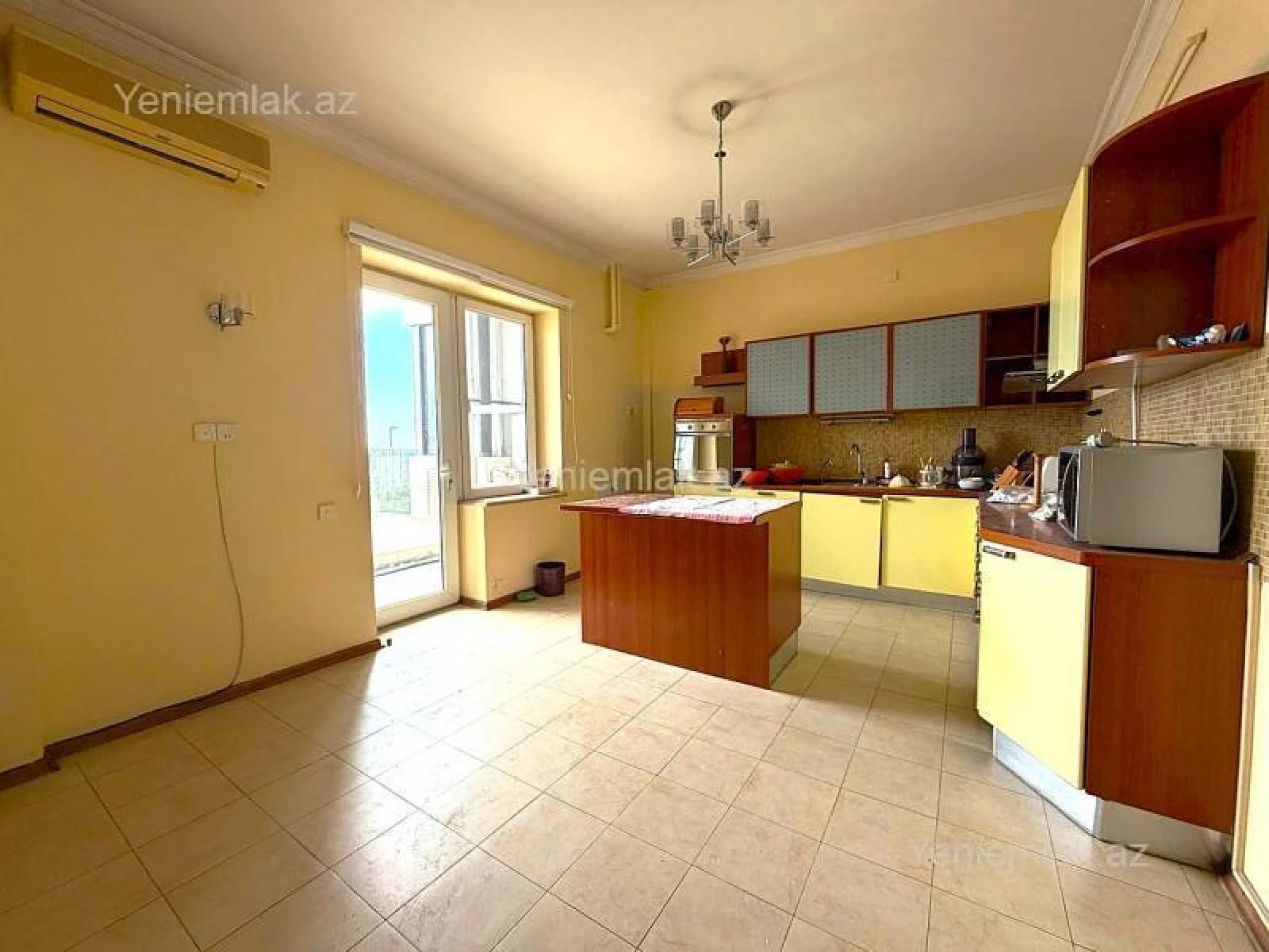 Satılır 5 otaqlı köhnə tikili 160 m²